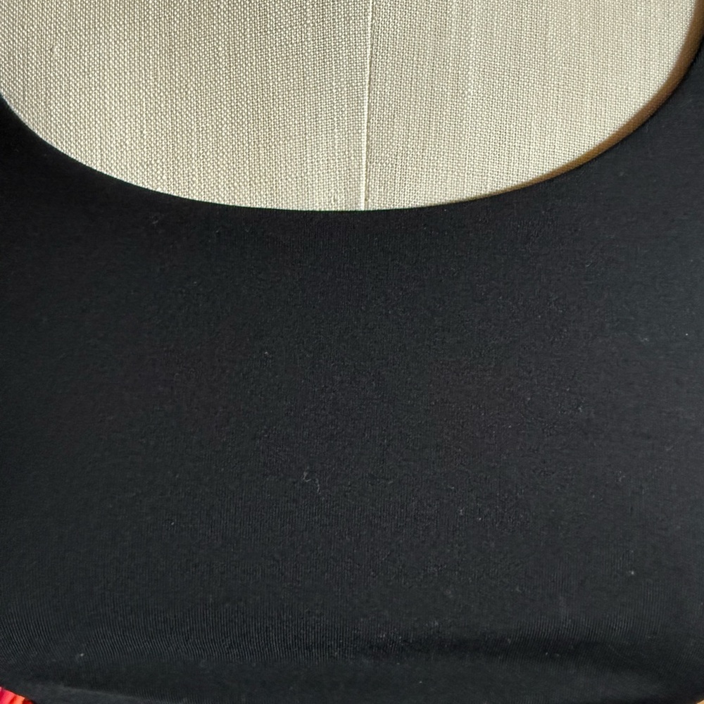 Lululemon Energy Black Strappy Sports Bra. Size 6 - Picture 3 of 7